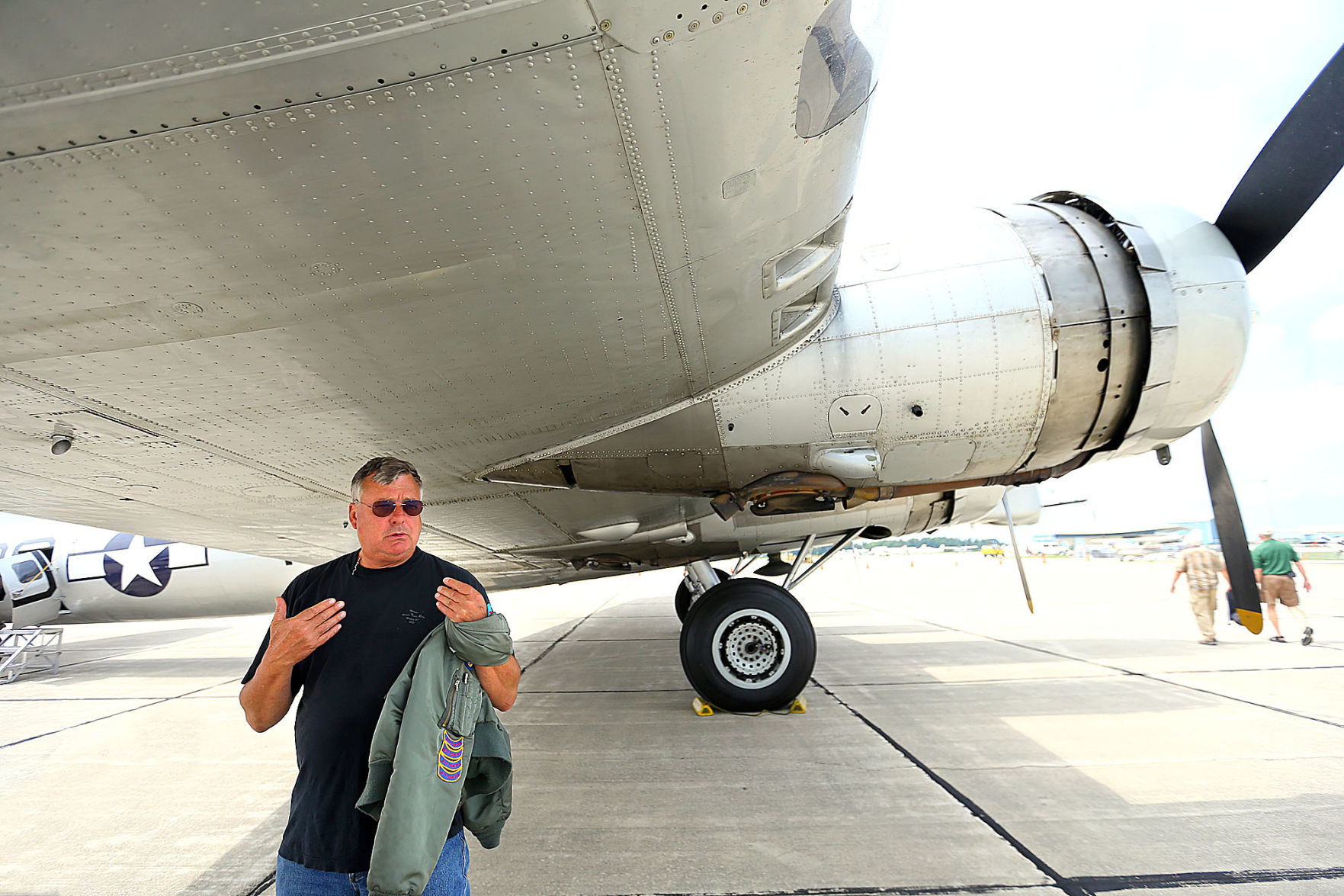 B-17 at Kokomo Airport 03.jpg